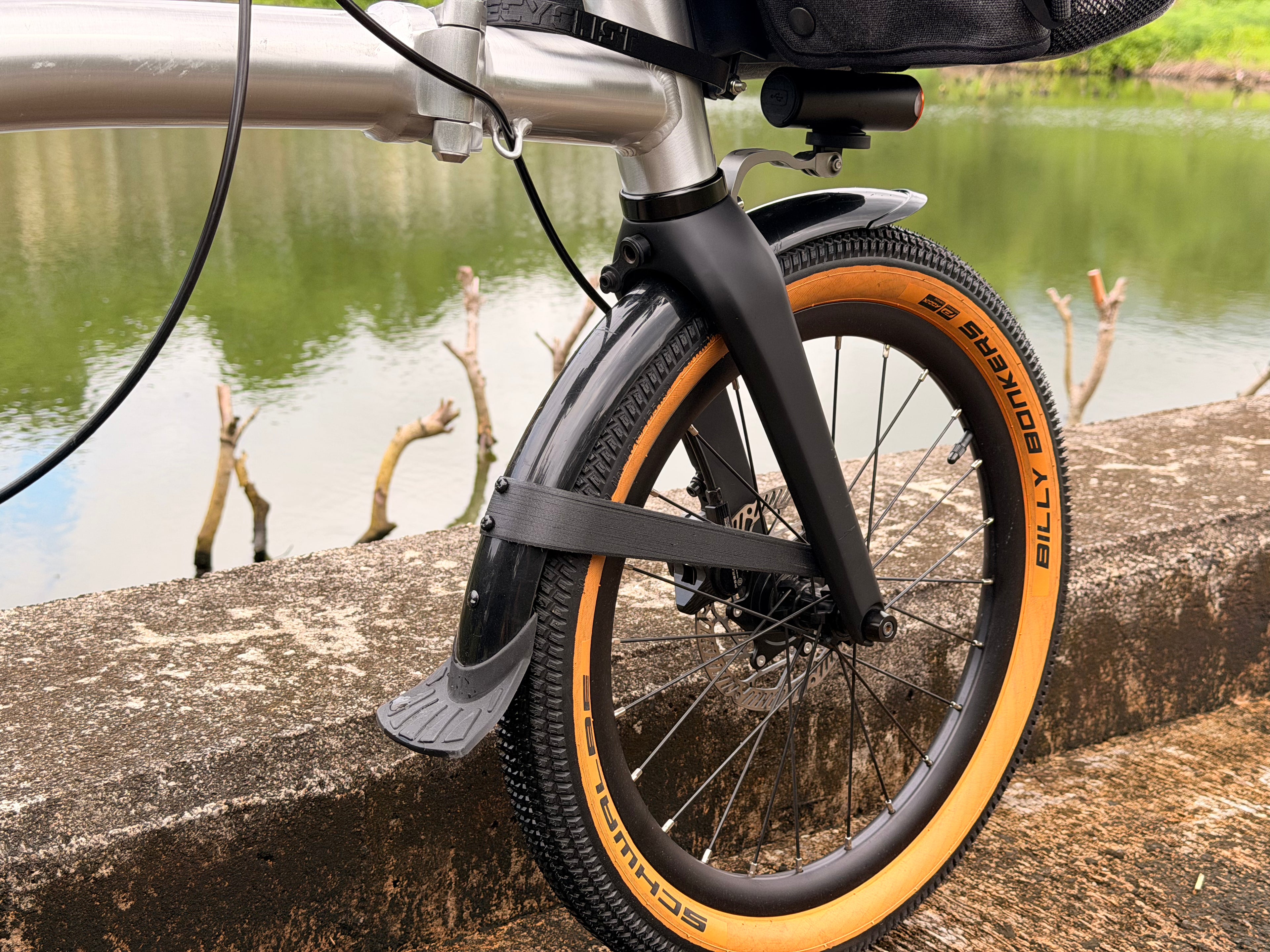 PA12-CF front fender support mounted on Aceoffix D10 disc-brake fork